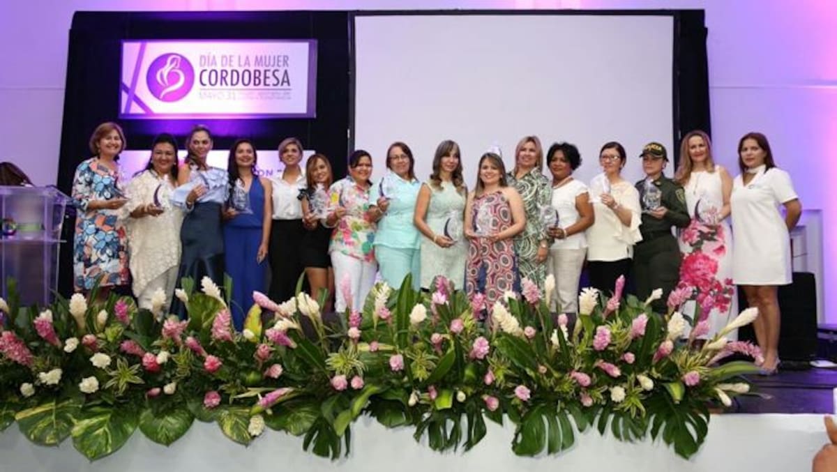 Reconocimientos en el día de la mujer cordobesa.
