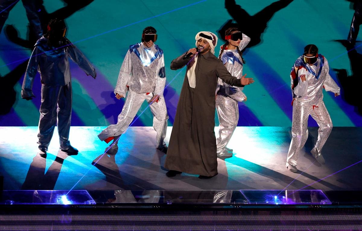 El cantante qatarí Fahad Al-Kubaisi se presenta durante la Ceremonia de Apertura previa al partido inaugural. //EFE