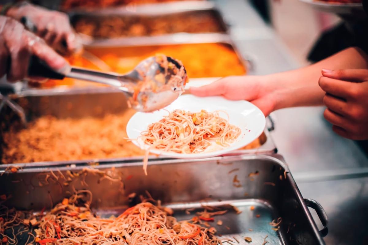 1.6 millones de personas enferman al día por comida contaminada: ONU
