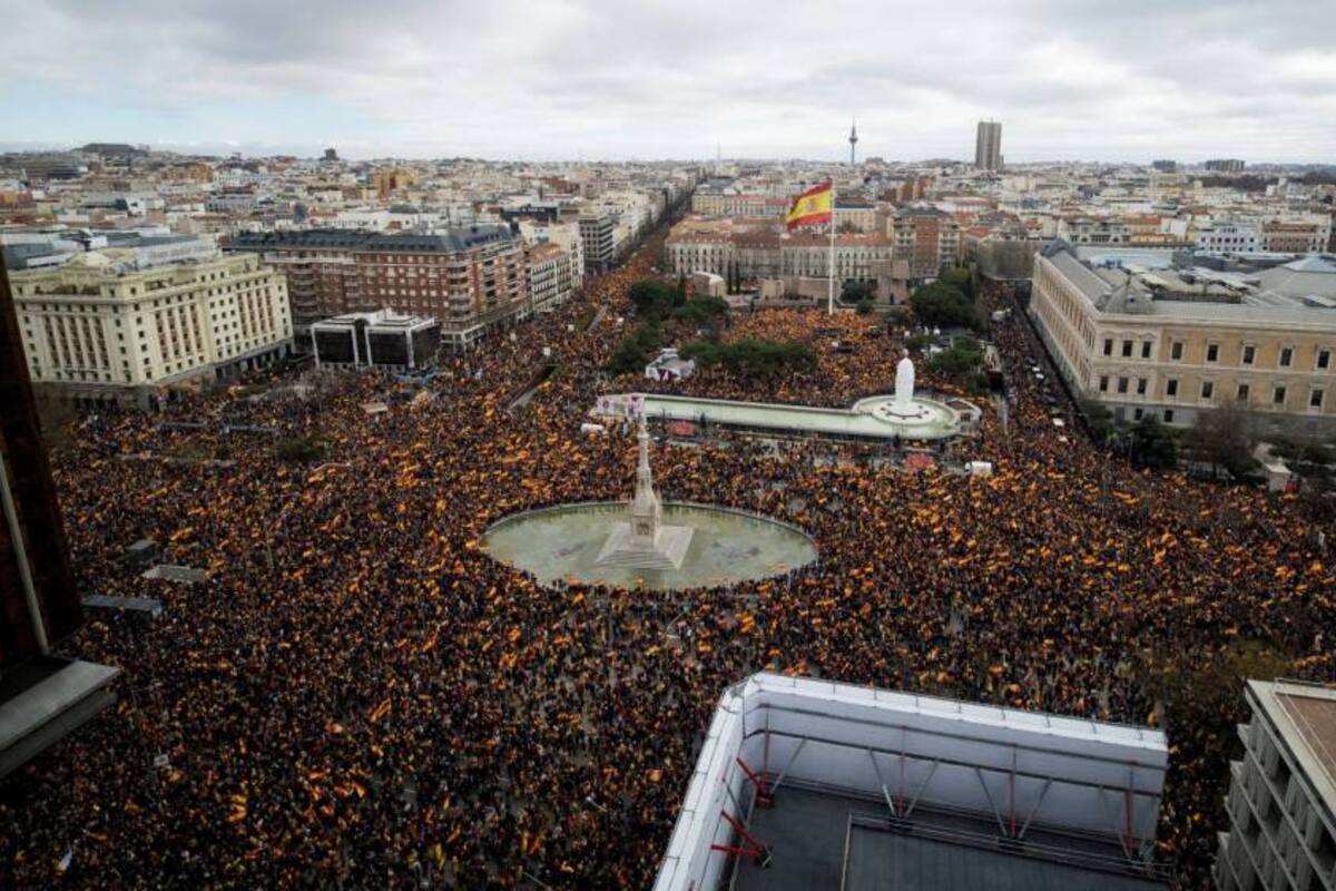La manifestación contra la “traición” de Sánchez abre la campaña electoral en España