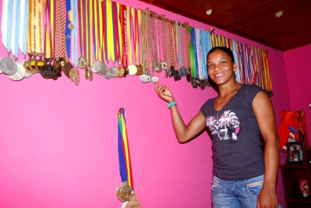Las incontables medallas y premios que ha ganado Rusmeris en 12 años.