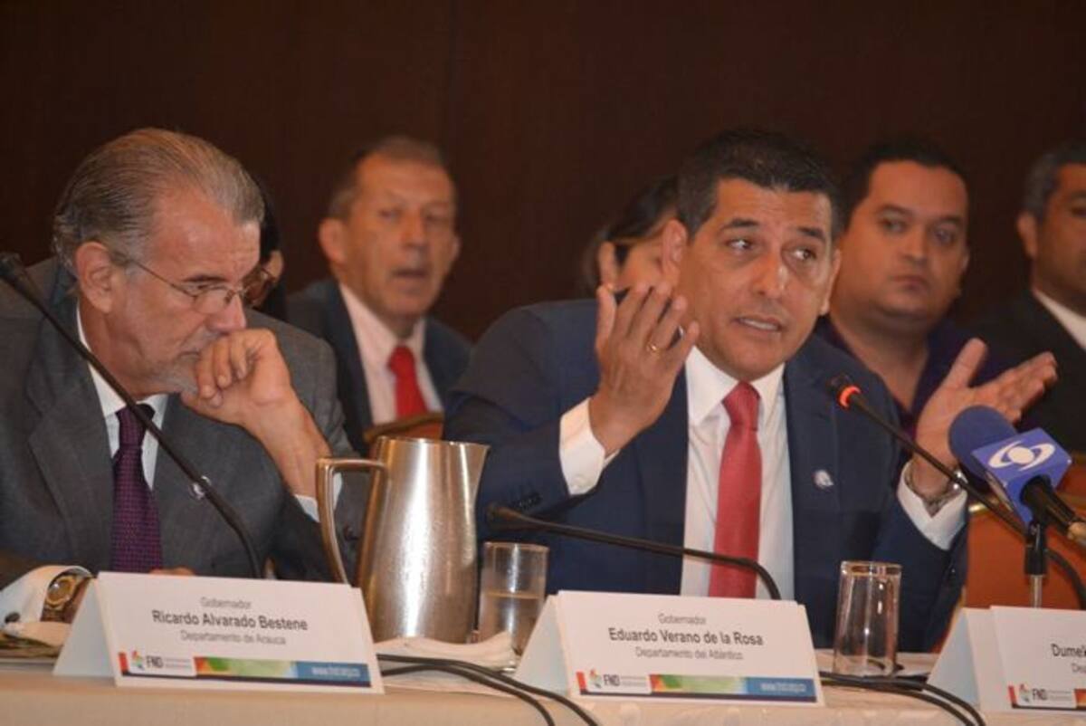 Durante su intervención en la Cumbre de Gobernadores, el mandatario de los bolivarenses Dumek Turbay Paz, expresó que en las condiciones como está diseñado el PAE, ellos no lo pueden seguir manejándolo y que el Ministerio debe hacerse cargo del mismo. Luis Fernando Ocampo/ Prensa Gobernación de Bolívar