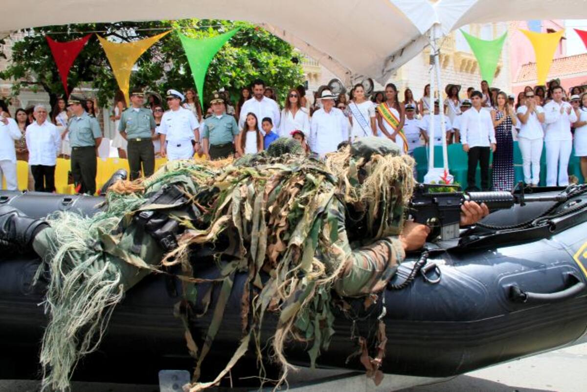 La Armada Nacional participó con sus diferentes unidades en el recorrido. zenia valdelamar