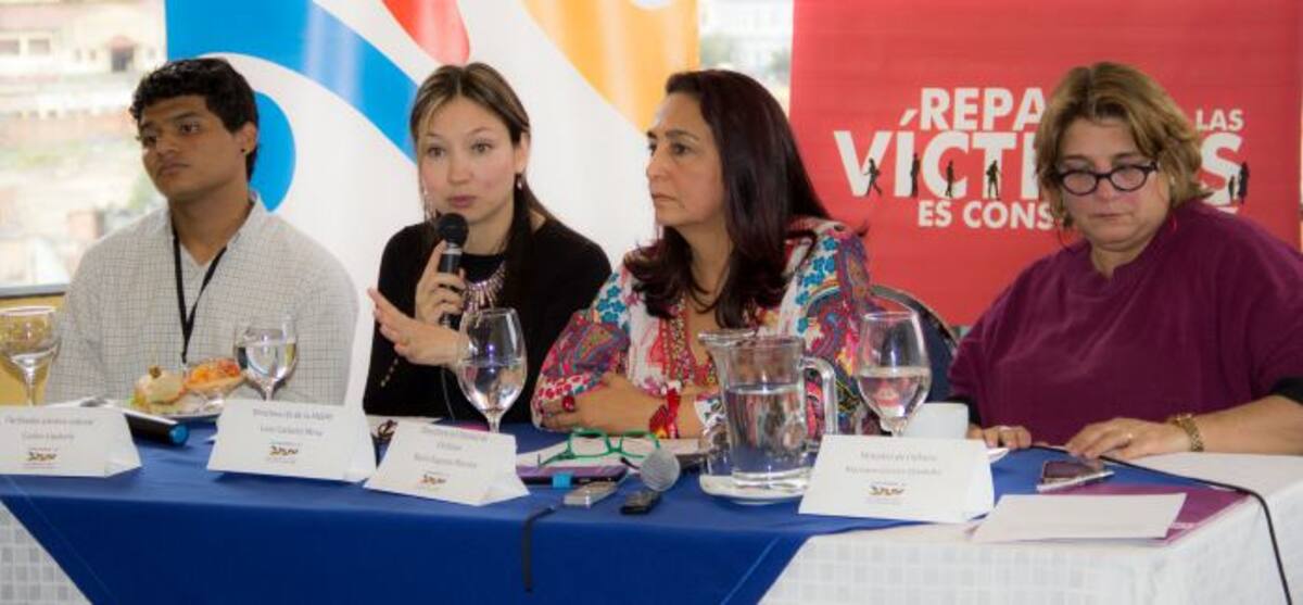 Durante la socialización de la extensión del programa Comunida-es arte, biblioteca y cultura se presentó la experiencia de Villas de Aranjuez como modelo de implementación del proyecto durante el 2014 Cortesía