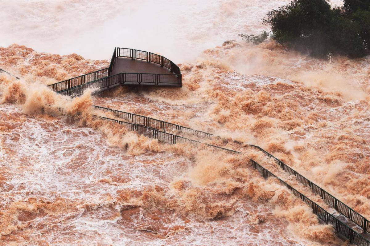 Las cataratas de Iguazú registran un caudal 16 veces superior al habitual