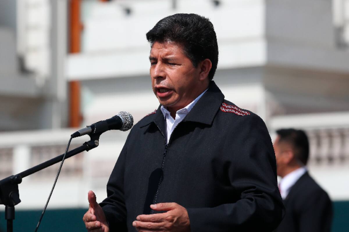 Equipo médico de la Fiscalía peruana realiza una prueba toxicológica a Castillo