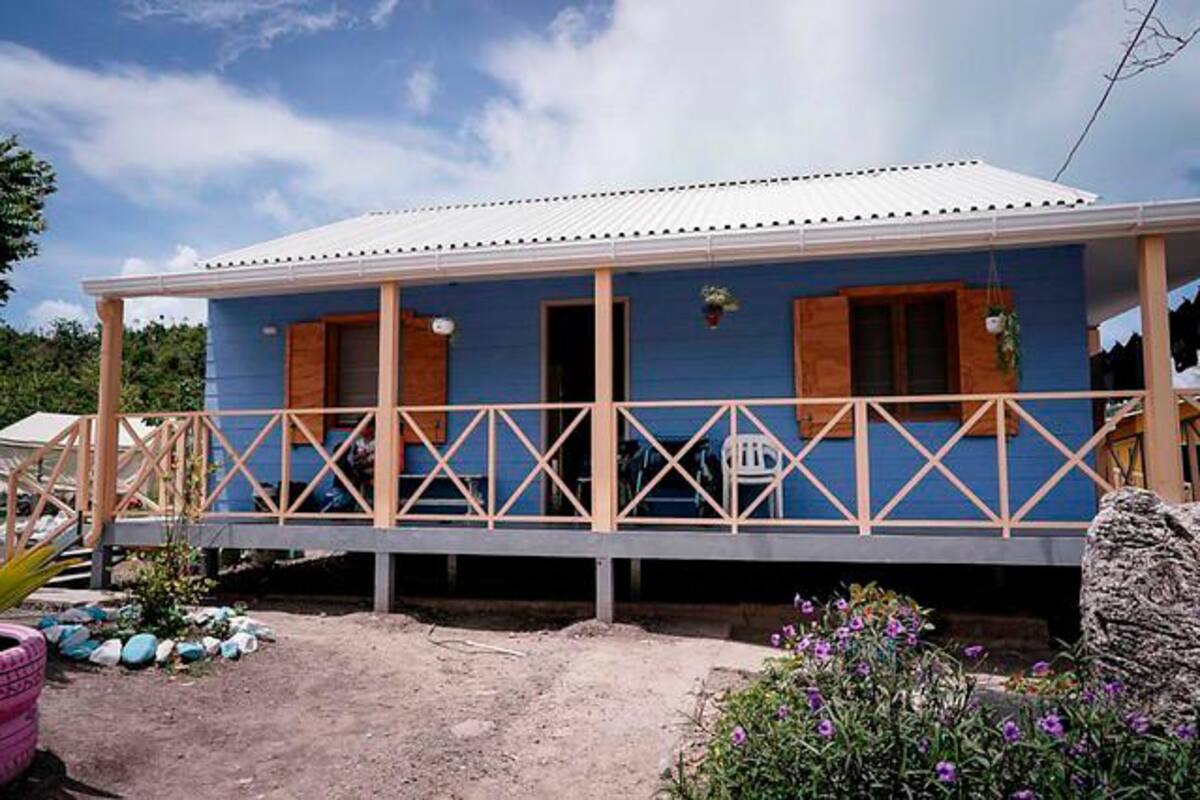 Gobierno se comprometió a entregar 50 casas nuevas cada mes en Providencia