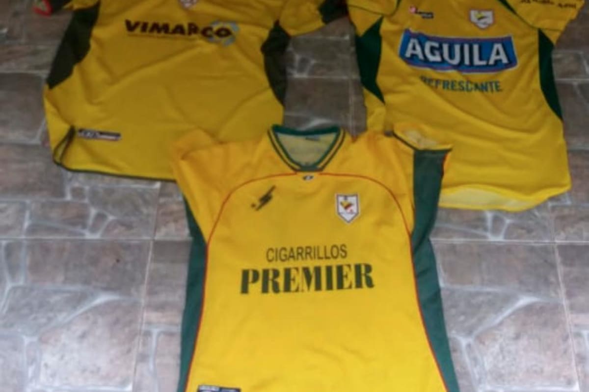Su esposa le hizo regalar 12 camisetas del Real Cartagena