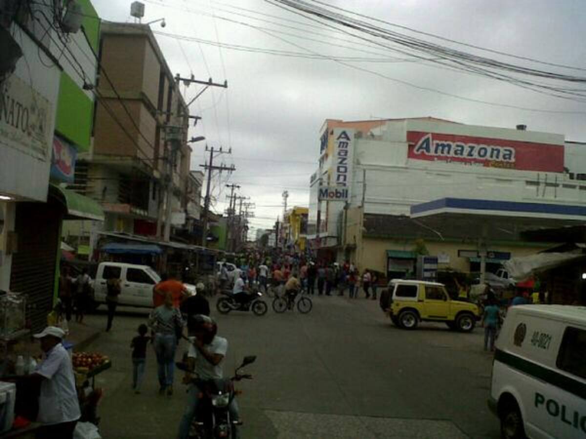 Los comerciantes no quieren despejar la zona. EL UNIVERSAL