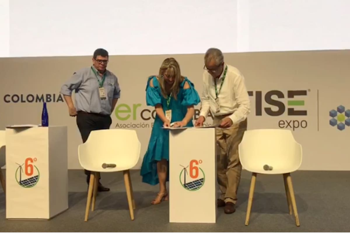 Firman acuerdo para acelerar la transición energética en Colombia