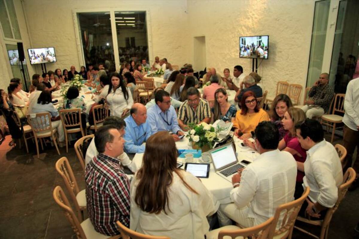 Varias mesas de trabajo se conformaron con líderes de la sociedad civil y los gremios para las primeras bases del Pacto por Cartagena. Aroldo Mestre