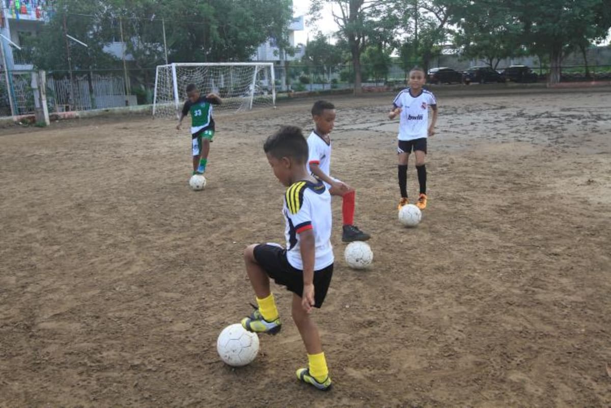 Unos mil 500 niños juegan en estas canchas los fines de semana. foto julio castaño