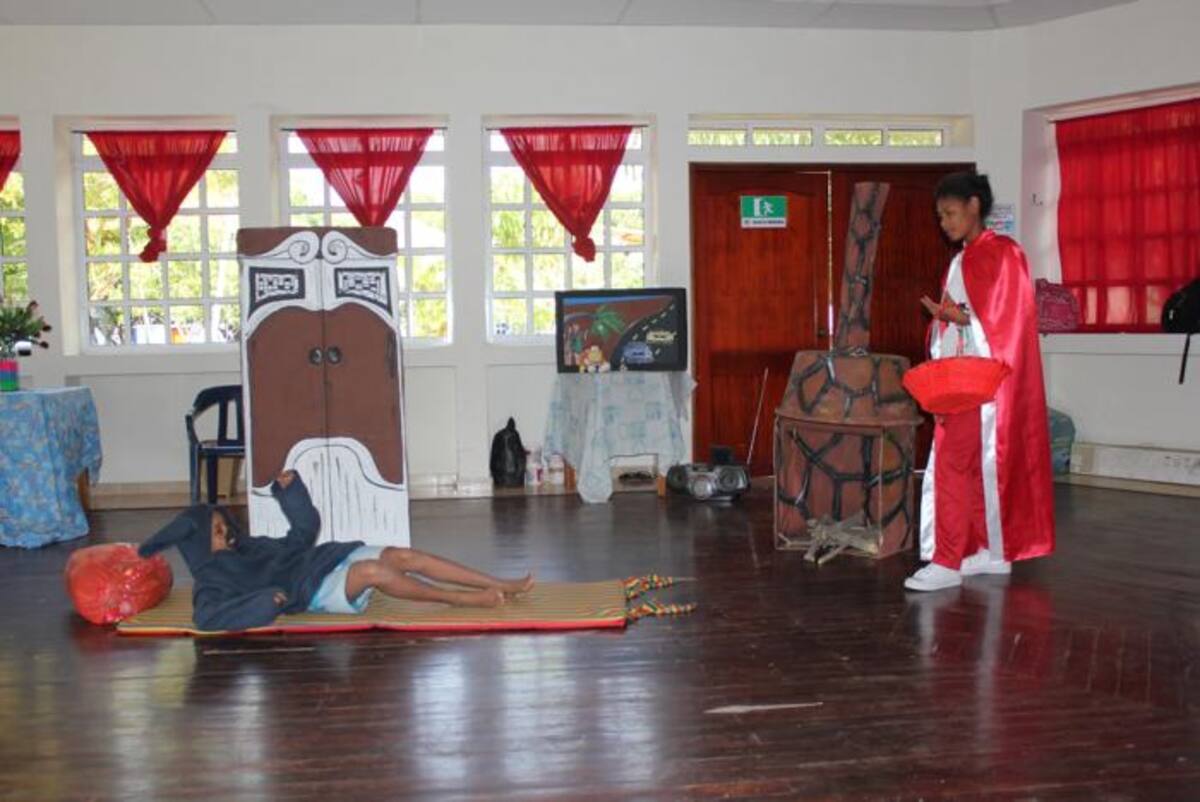 "Caperucita Rojas (historia no autorizada), montaje del Centro Aluna. Cortesía.