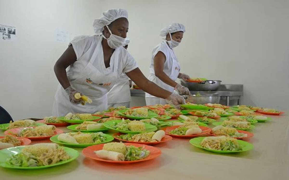 Los gastos en alimentación escolar podrían reducirse de acuerdo con el secretario de Educación. Archivo.