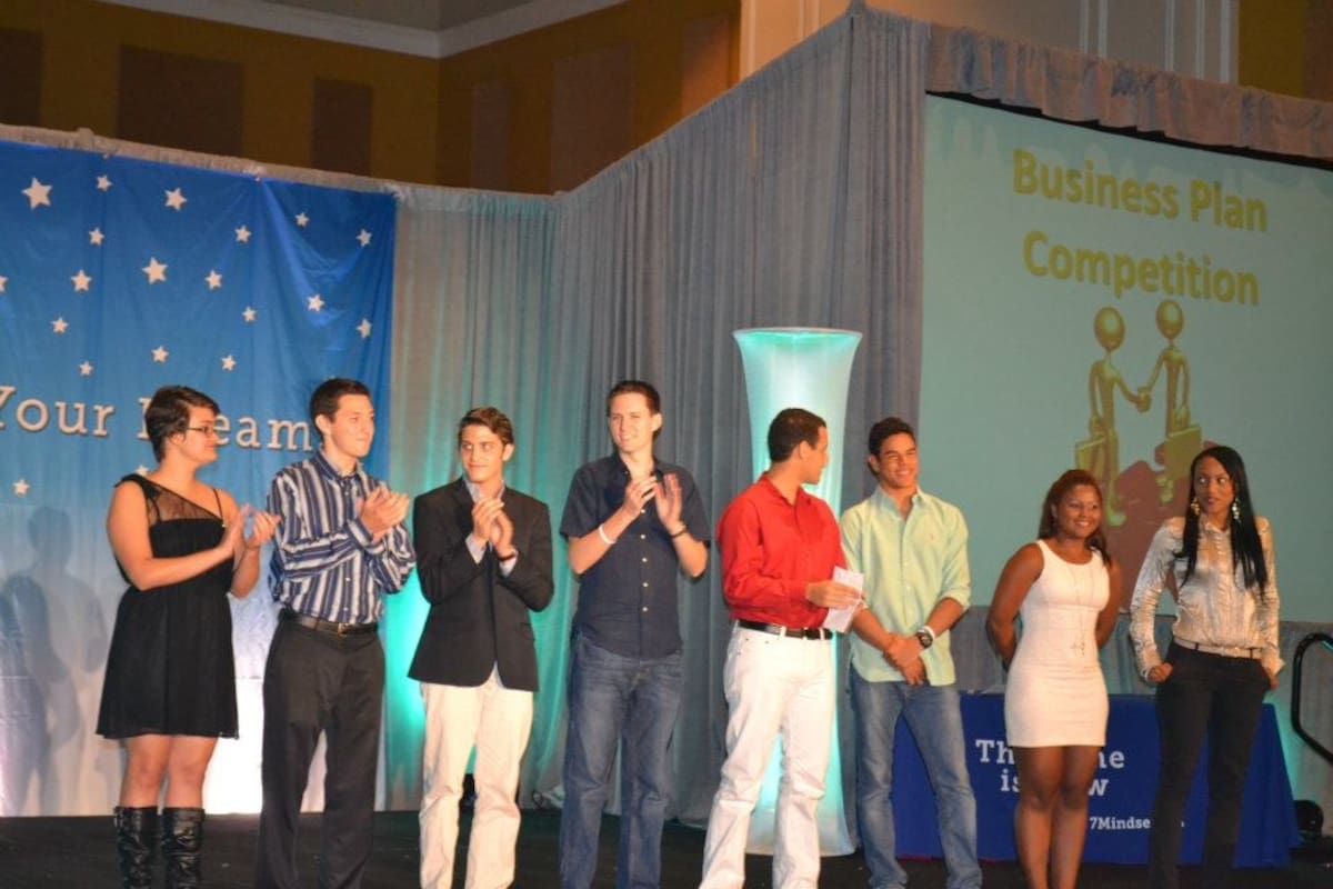 Lissy y su compañera Erika Cruz Palacio quedaron en segundo lugar el concurso “My Ultimate Life Entrepreneur” en Miami Cortesía