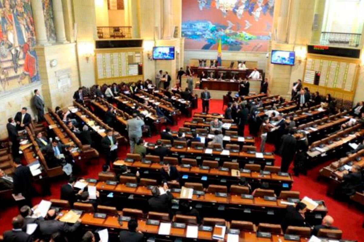 Presidente firma decreto que autoriza al congreso a sesionar virtualmente