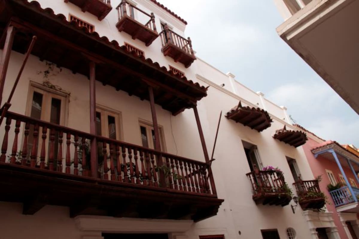 Calle Gastelbondo (Edificio de la Contraloría General del Departamento). //Zenia Valdelamar.