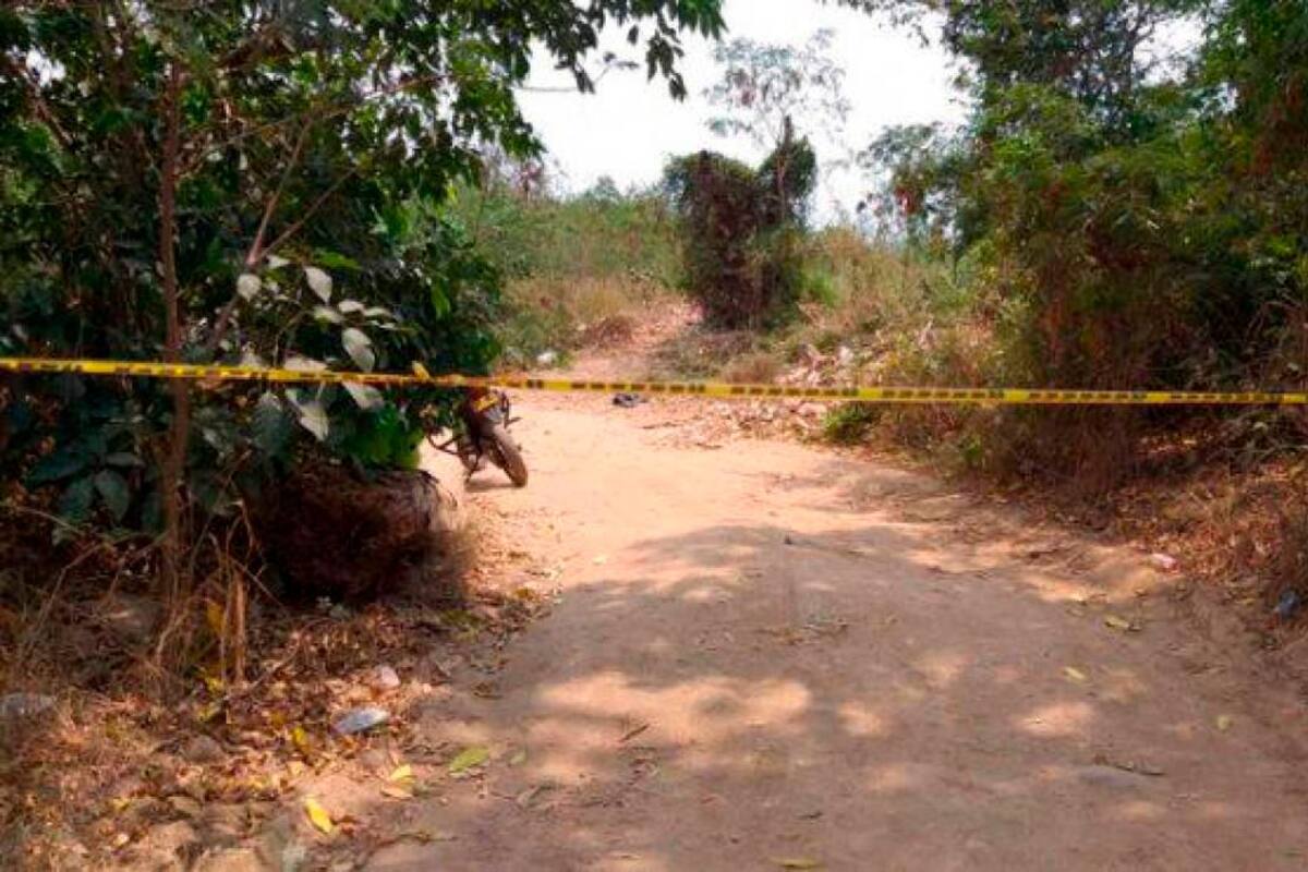 ¡Atroz! Baleado, maniatado y torturado hallan cuerpo en trocha de Bayunca