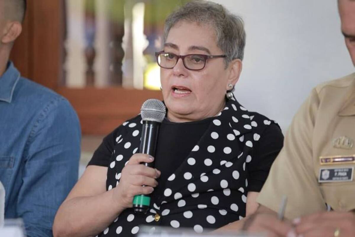 Magda Deyanira, la maestra amenazada en San Pablo, recibió protección y un nuevo trabajo por parte de la Gobernación. El Universal