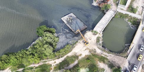 Distrito avanza con la limpieza de descoles para frenar inundaciones