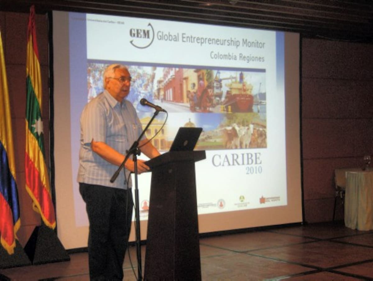 El empresario Rodolfo Gedeón interviene durante el acto de lanzamiento del estudio de emprendimiento en Cartagena, en el Centro de Convenciones. HERMES FIGUEROA A.- EL UNIVERSAL