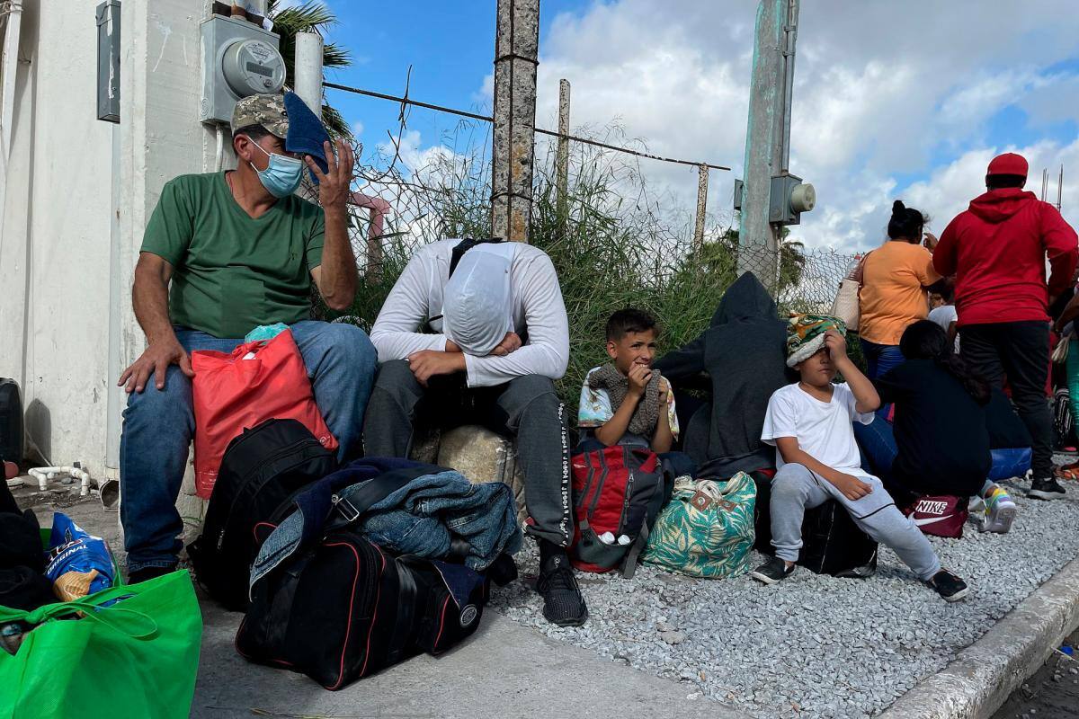 Detienen a 80 migrantes venezolanos que viajaban de contrabando