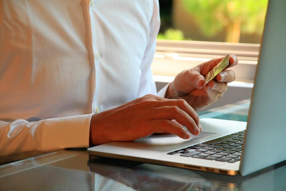 Comercio electrónico: qué es, cómo funciona y cómo iniciarse en él