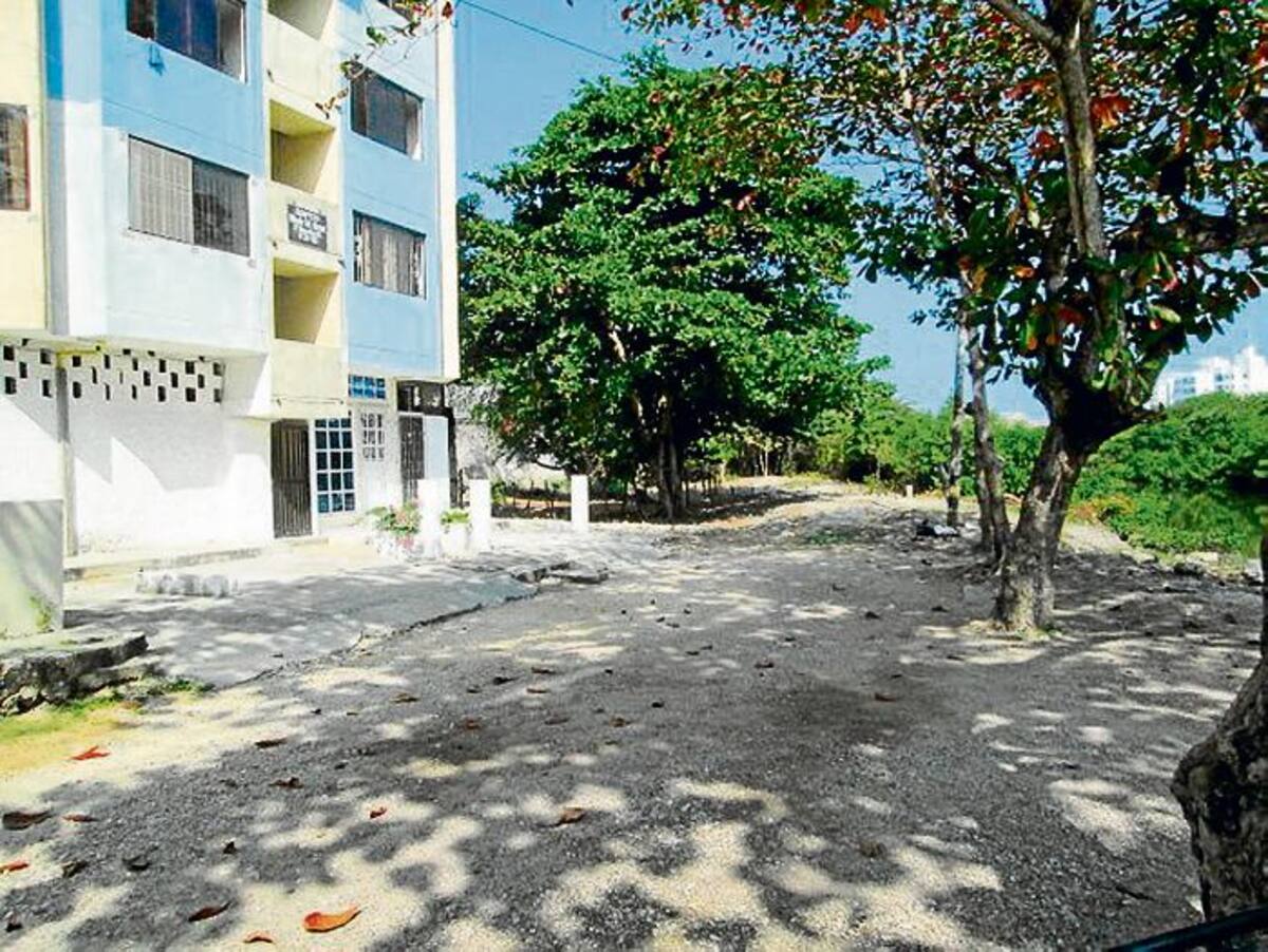 Una área verde y periférica de Manga, delimitada por el Edificio Mirador del Marqués y el Caño de Bazurto es el ‘baño público’ y escondite para la pasión de muchos desconocidos.