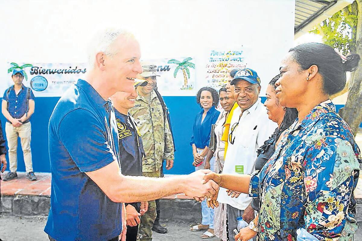 Embajada de EE. UU. hizo donaciones en Punta Arena