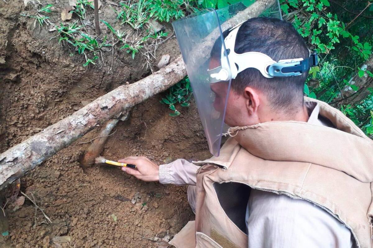 Un campesino y un menor hallan explosivos en El Carmen