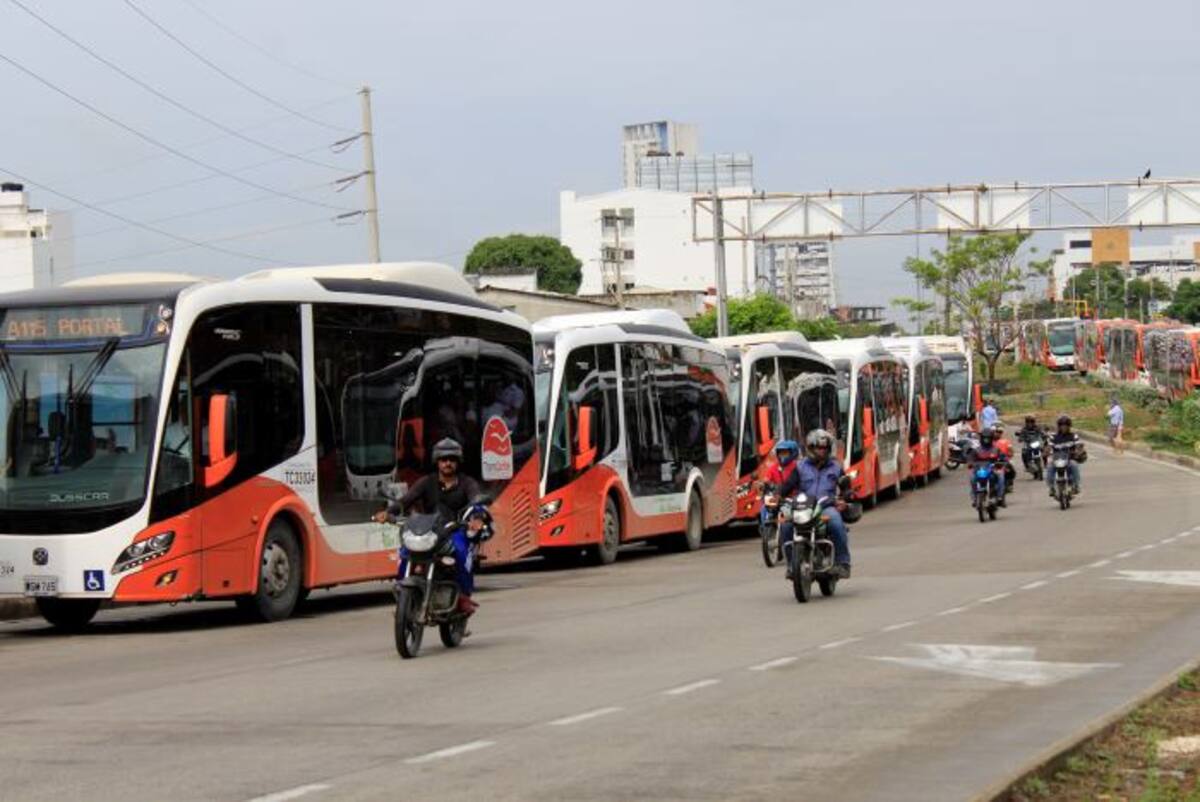 El 8 de mayo, habitantes de Villagrande, Villas del Sol, Bosques de la Circunvalar, Huellas de Alberto Uribe y La Carolina protestaron para exigir las rutas de Transcaribe en su zona. Julio Castaño- El Universal.