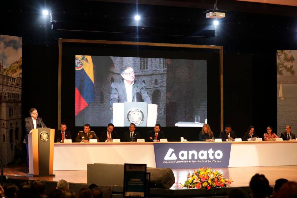 Petro en la Vitrina de Anato: “Tiquetes aéreos tienen precios de monopolio”