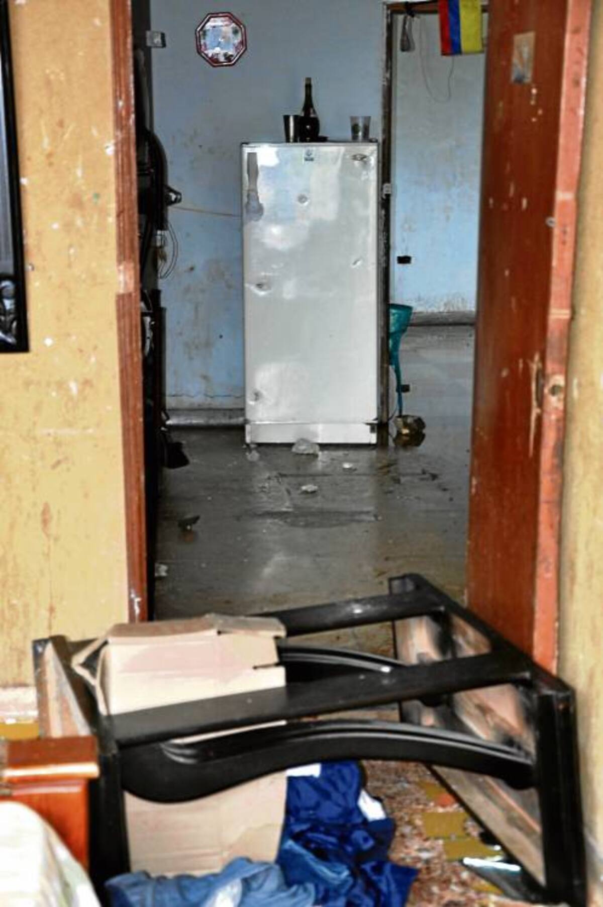 Personas tomaron justicia por sus propias manos y destruyeron la casa del agresor.