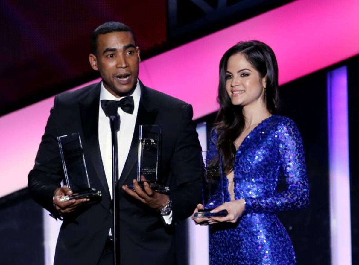 El gran ganador de la noche, Don Omar, junto a Natty Natasha, con quien compartió cuatro de sus premios. Alan Diaz