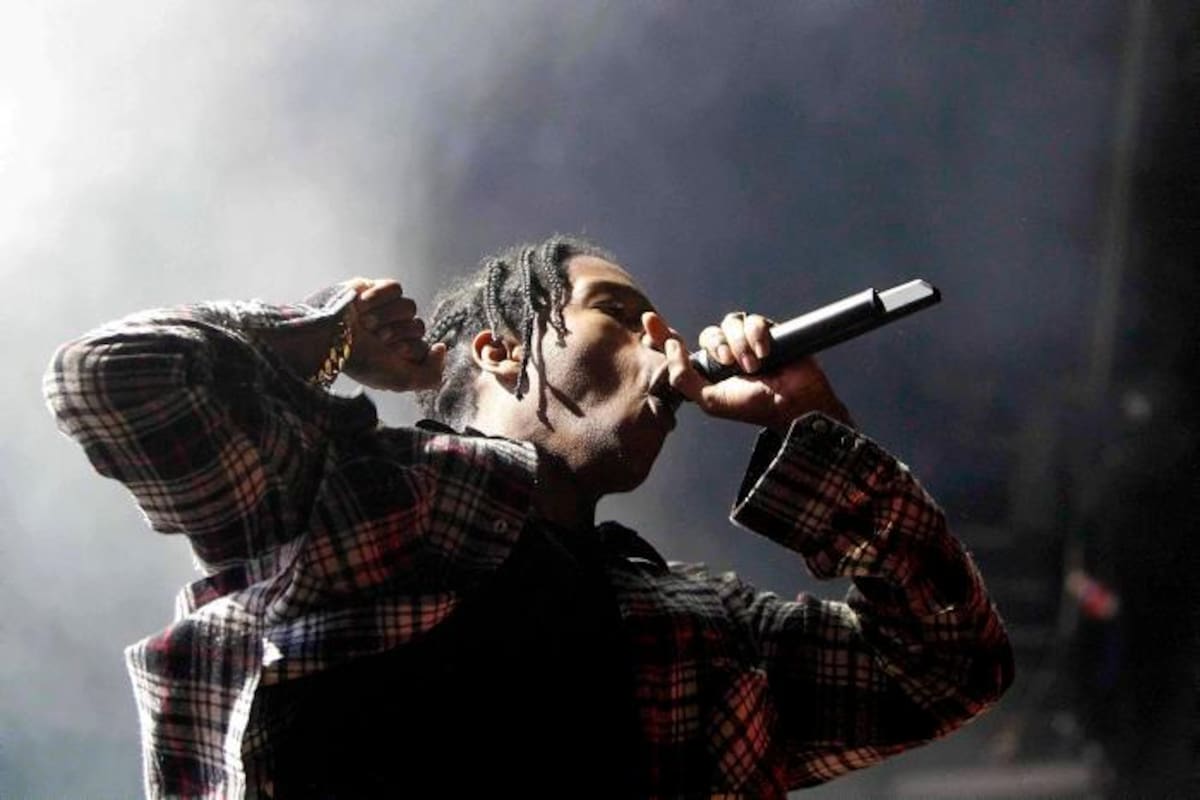 Novio de Rihanna, arrestado en aeropuerto de Los Ángeles