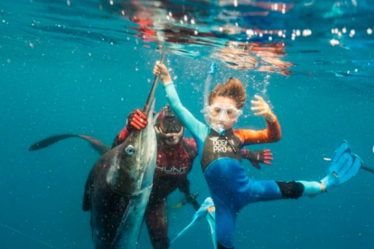 Video: niño es atacado por tiburón y se hace viral