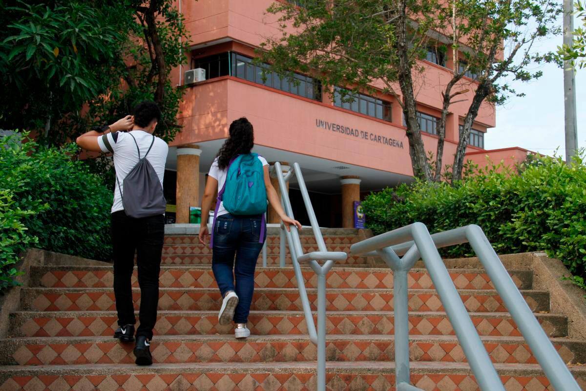 Hay 600 vacantes abiertas fuera de la ciudad para estudiantes sin experiencia