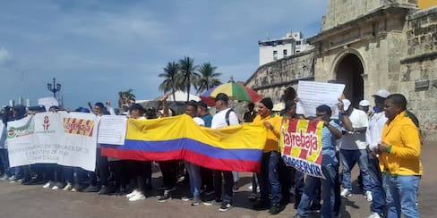 Protestan en Cartagena por sustitución patronal en Drogas La Rebaja