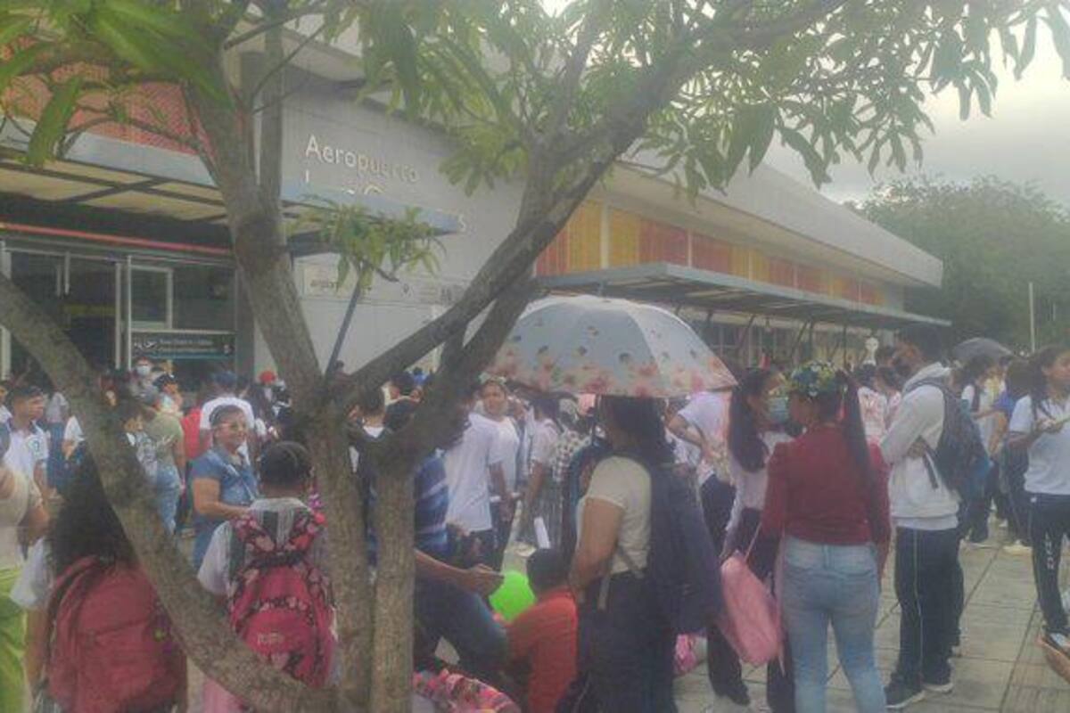 Estudiantes se toman aeropuerto de Montería