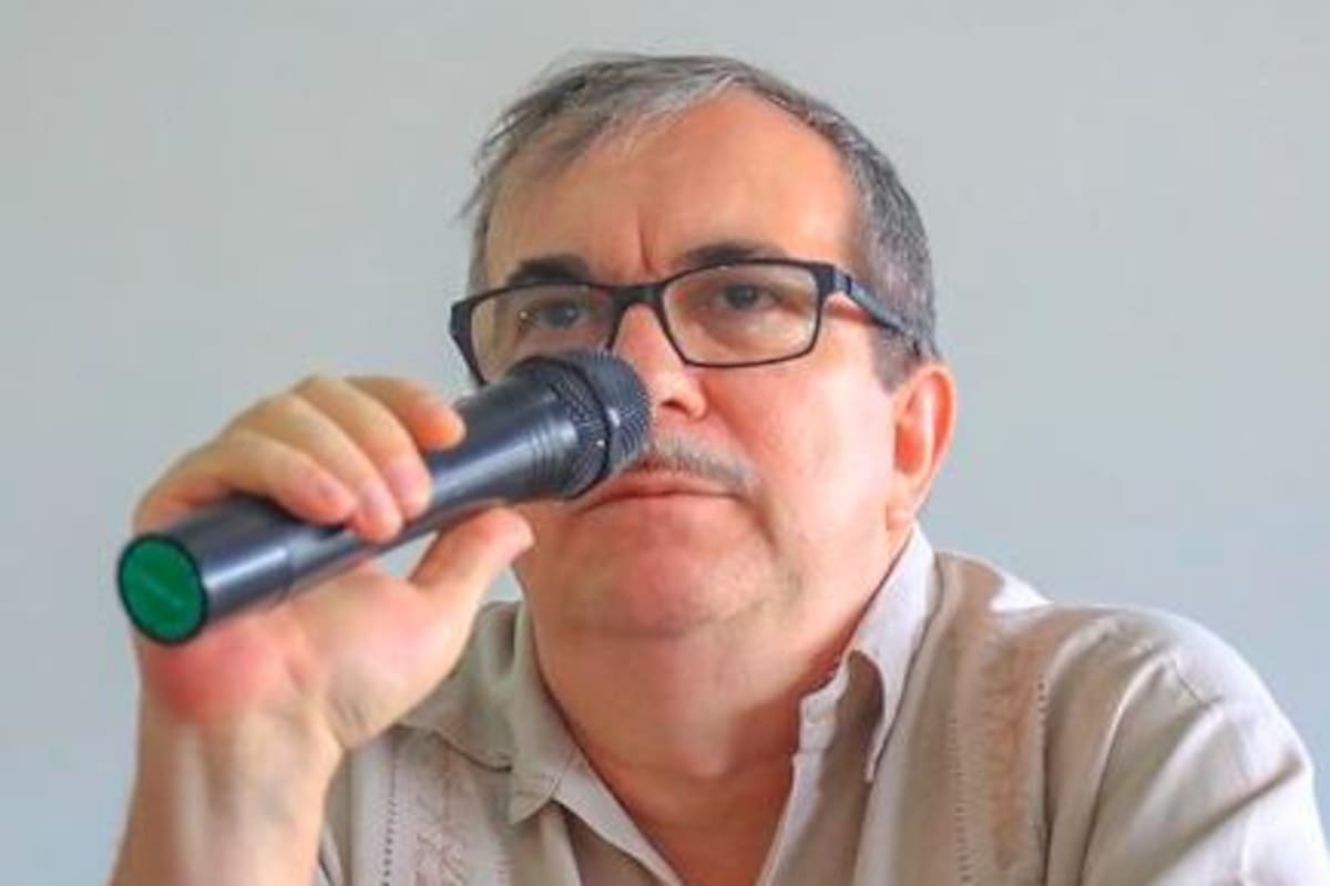 FARC asegura que Santrich se autoexcluyó del partido