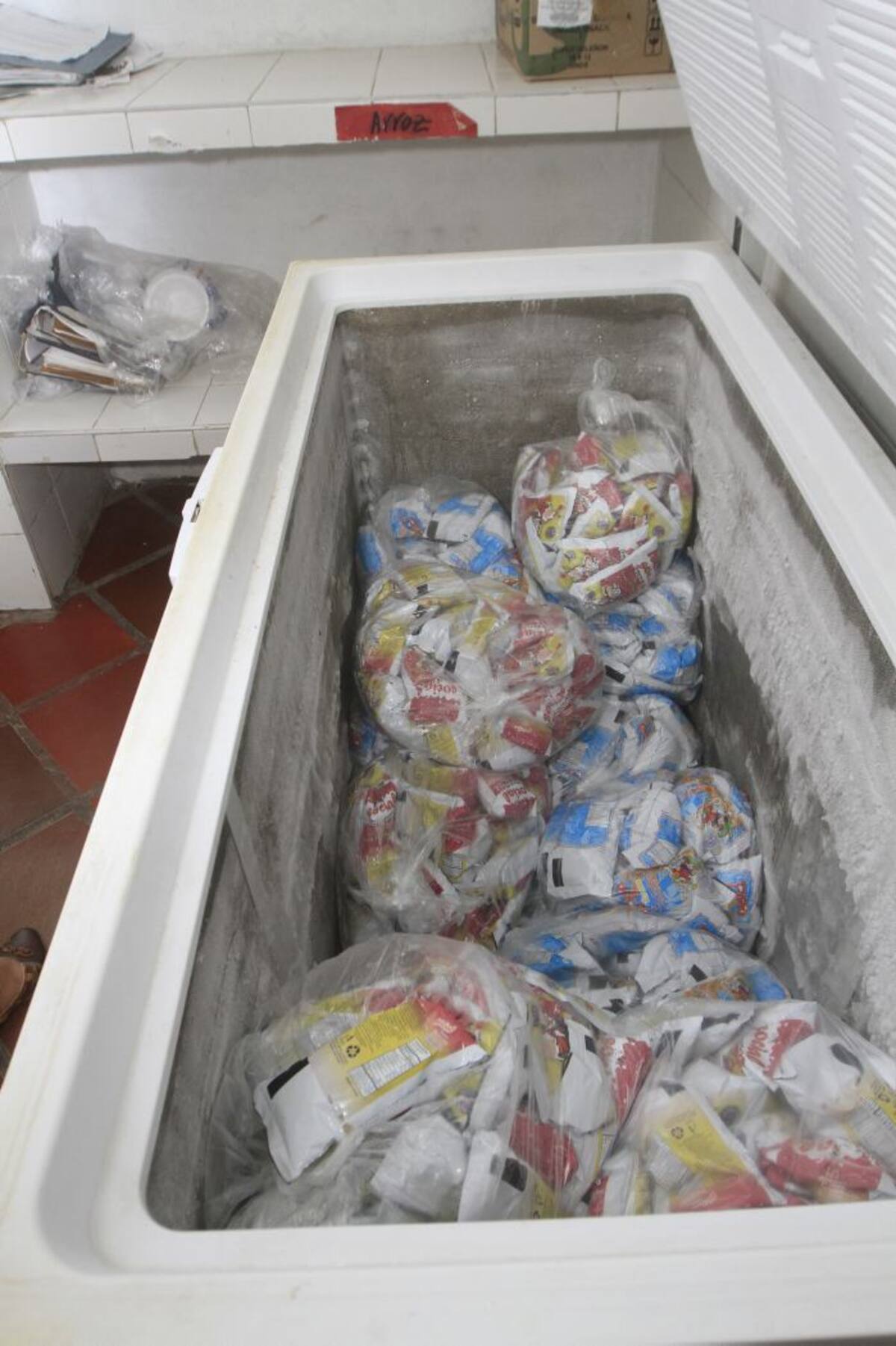 Avenas y leches saborizados son los únicas bebidas que reciben los estudiantes en todo el año. Julio Castaño.