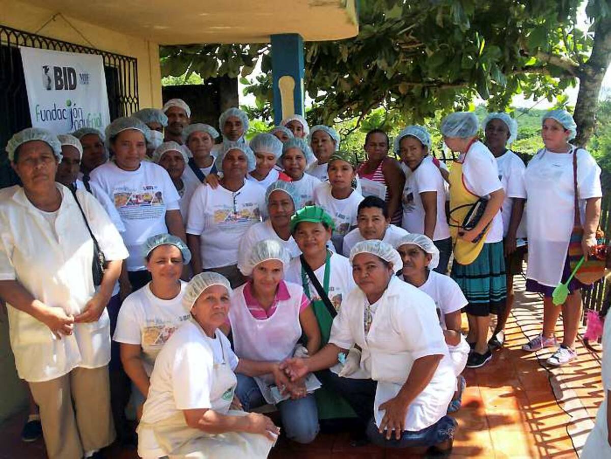 Mujeres de Turbana que se capacitan en el proyecto de desarrollo técnico para la elaboración de los productos derivados del maíz y la leche. ATILANO MEZA MOUTHON, CORRESPONSAL EL UNIVERSAL