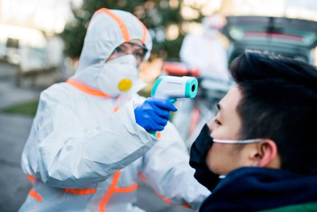 Termómetro digital, fabricado en resina plástica.