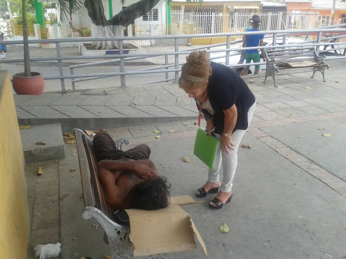 Las personas en condición de calle reciben alimentación, suministro de ropa y elementos de aseo. EL UNIVERSAL