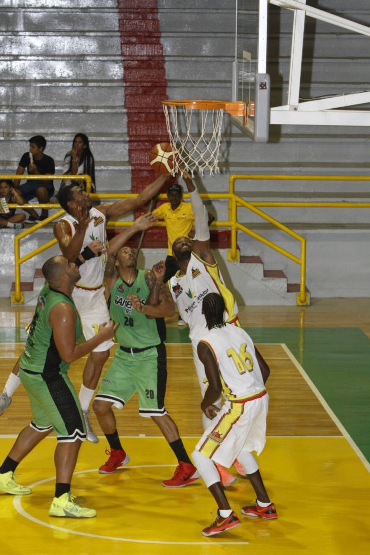 Brandon Rayson es el mejor anotador de Marinos "Bolívar Ganador". Kailline Giraldo-El Universal