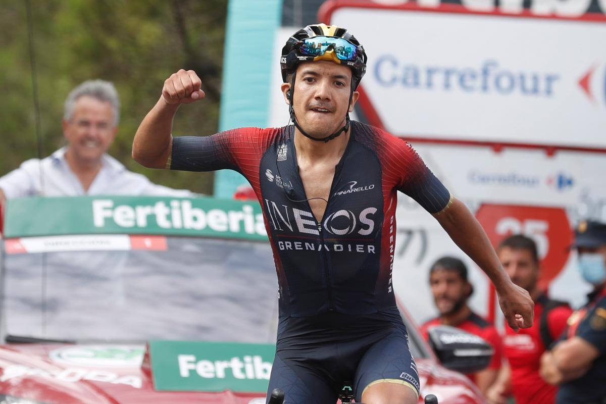 Carapaz gana su segunda etapa, Supermán López llega segundo y Evenepoel sufre