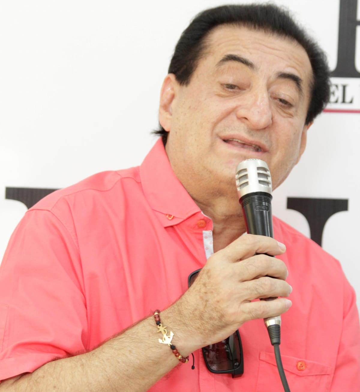 Jorge Oñate, el gran cantante de música vallenata que con sus hermosas canciones hechas poesía, ha llegado a muchas generaciones de colombianos.