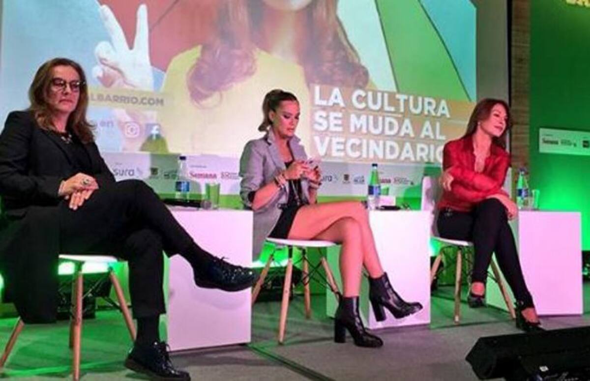 La charla estuvo moderada por la presentadora española Eva Rey, quien desde hace varios años está radicada en Colombia. INSTAGRAM.