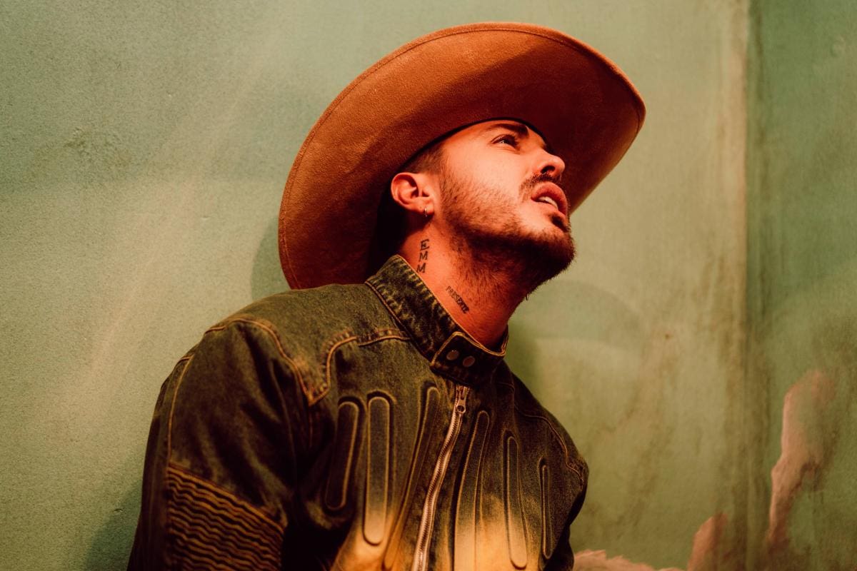 Llane celebra su recién adquirida “Licencia pa’ beber”