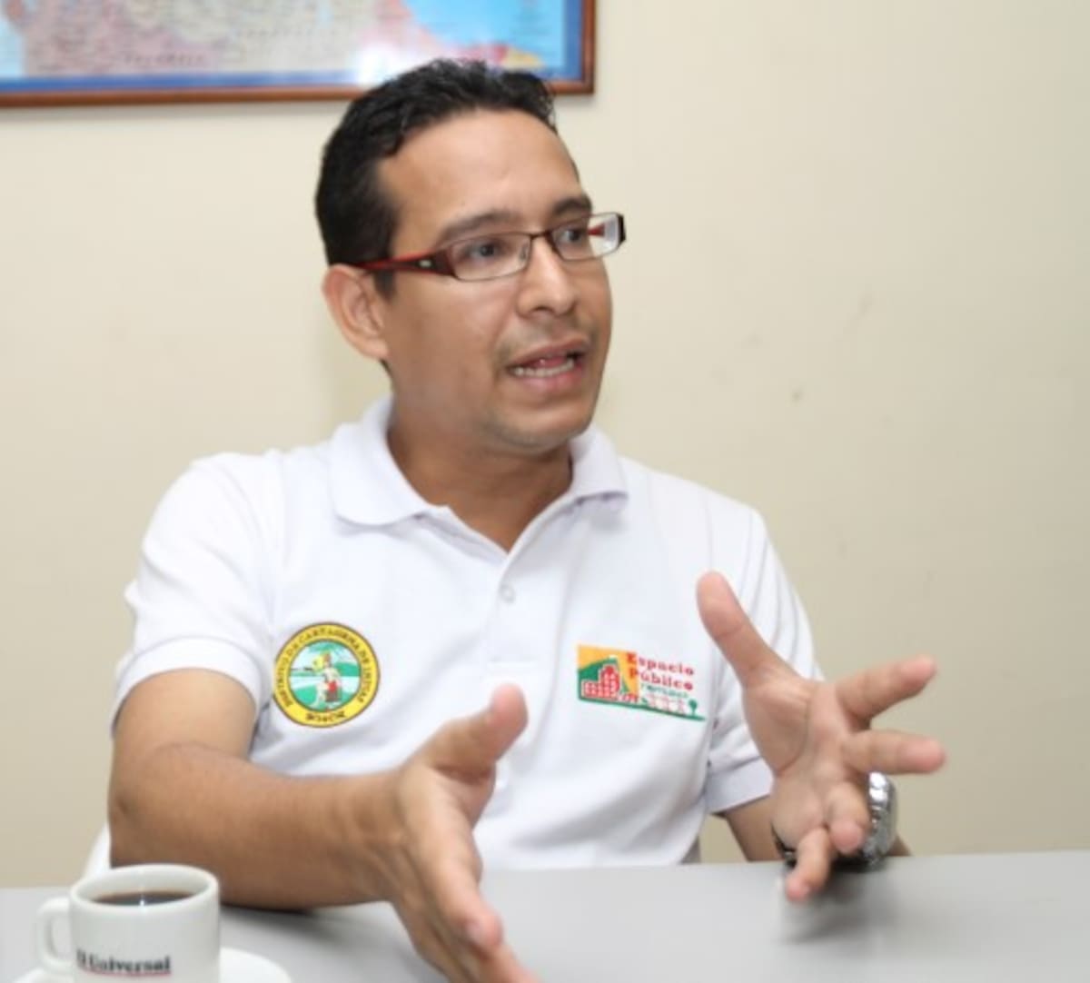 Adelfo Doria, gerente de Espacio Público, dice que no se amilanará ante estas presiones y asegura que se mantiene firme en su labor de re-cuperar las zonas comunes ocupadas por particulares en Cartagena. AROLDO MESTRE - EL UNIVERSAL